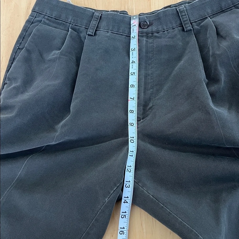 Dockers Men's Straight Pleated Chinos in Dark Gray